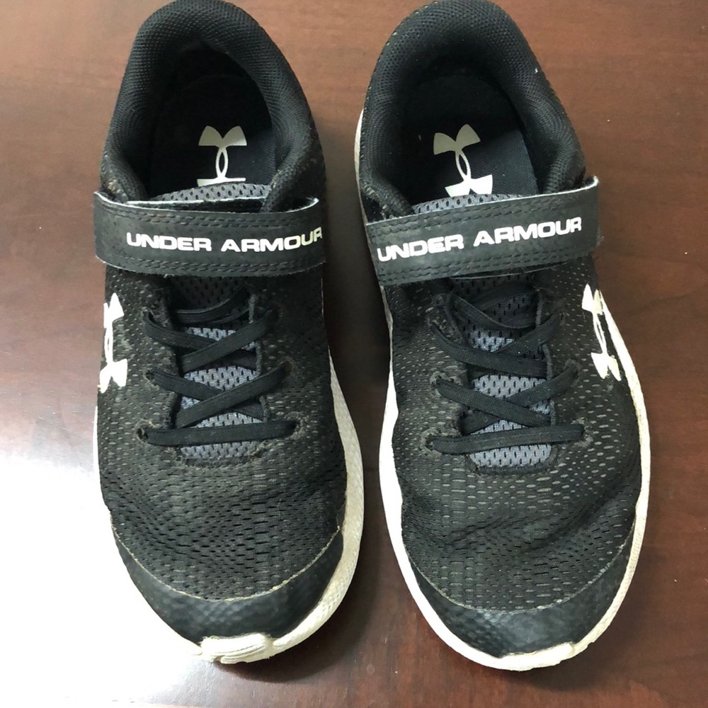 Under armour tennis shoes